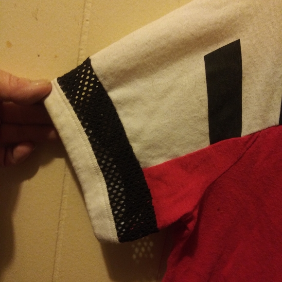 Pink VS tee shirt. Size med - Picture 4 of 4